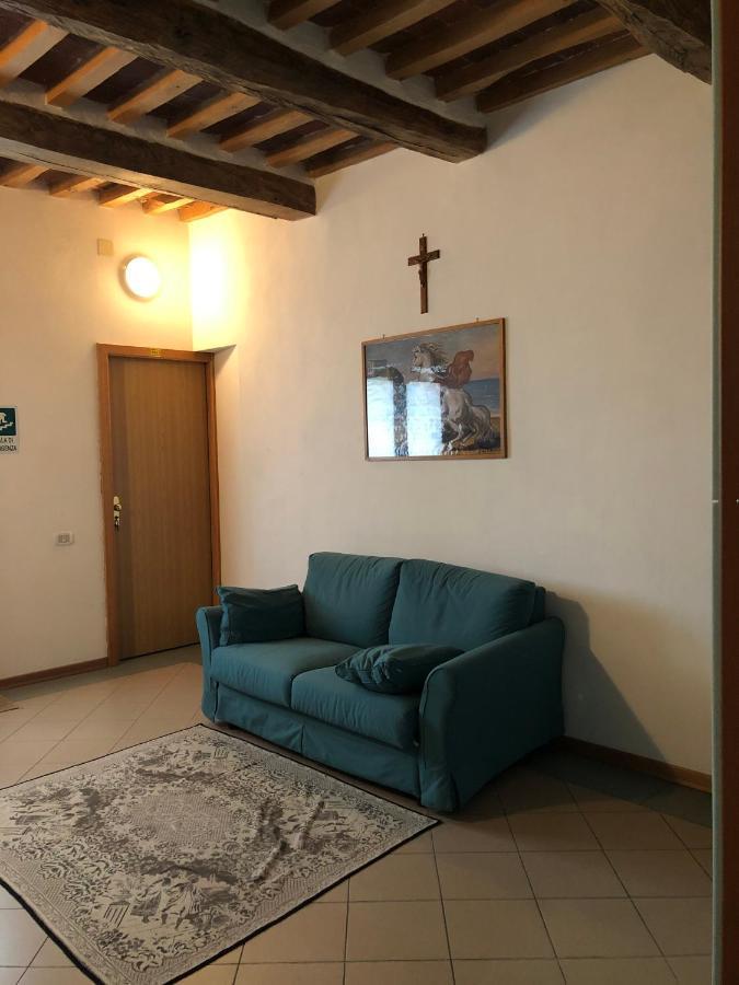 Отель Residenza Pitigliano Gens Petilia - Nuova Gestione Экстерьер фото