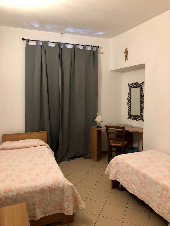 Отель Residenza Pitigliano Gens Petilia - Nuova Gestione Экстерьер фото