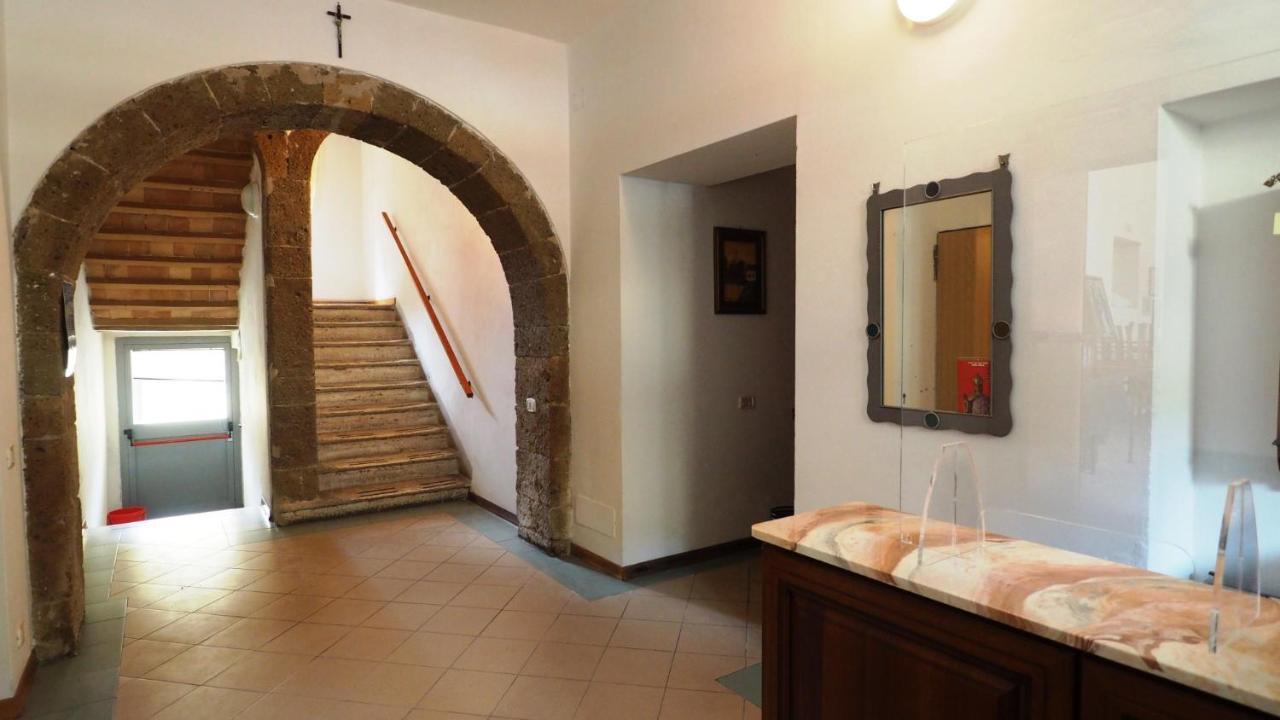 Отель Residenza Pitigliano Gens Petilia - Nuova Gestione Экстерьер фото