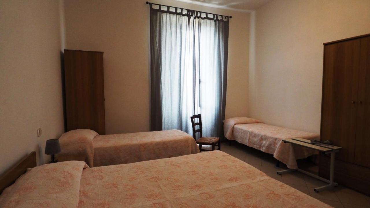 Отель Residenza Pitigliano Gens Petilia - Nuova Gestione Экстерьер фото